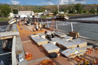 viele Großfeuerwerksbatterien auf dem Pier in Saint Paul